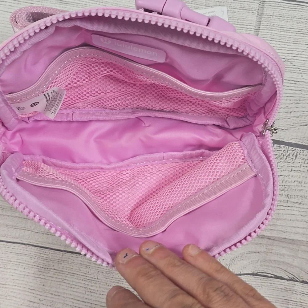 NWT Lululemon Everywhere Wordmark Crossbody Belt Bag 1L - Pink/White - Picture 5 of 5